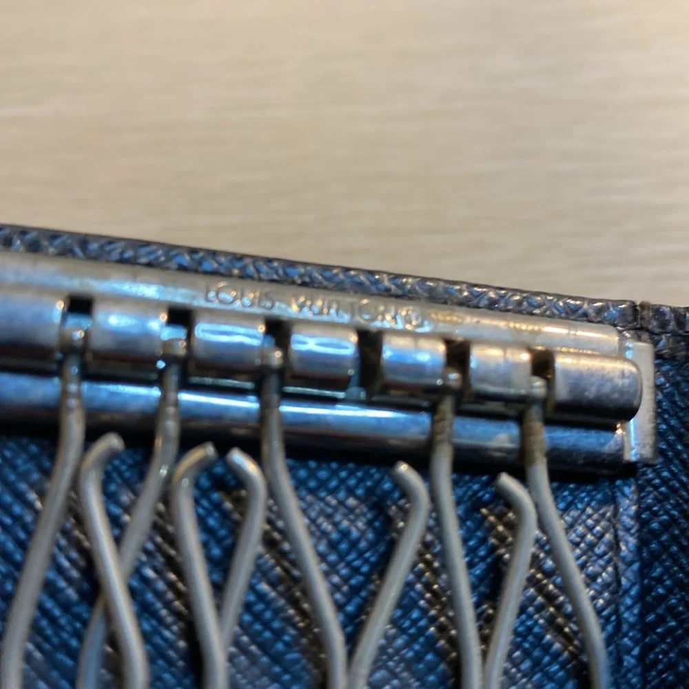 Louis Vuitton Vintage Taïga 6 Key Holder